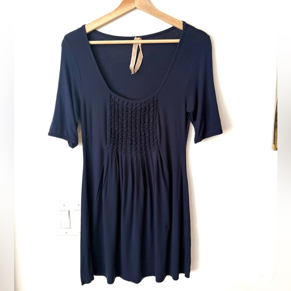Vintage Bailey 44 Anthropologie Navy Short Sleeve Scoop Neck Top w Pintuck Panel